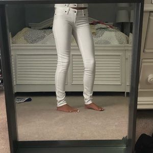WHITE SKINNY JEANS